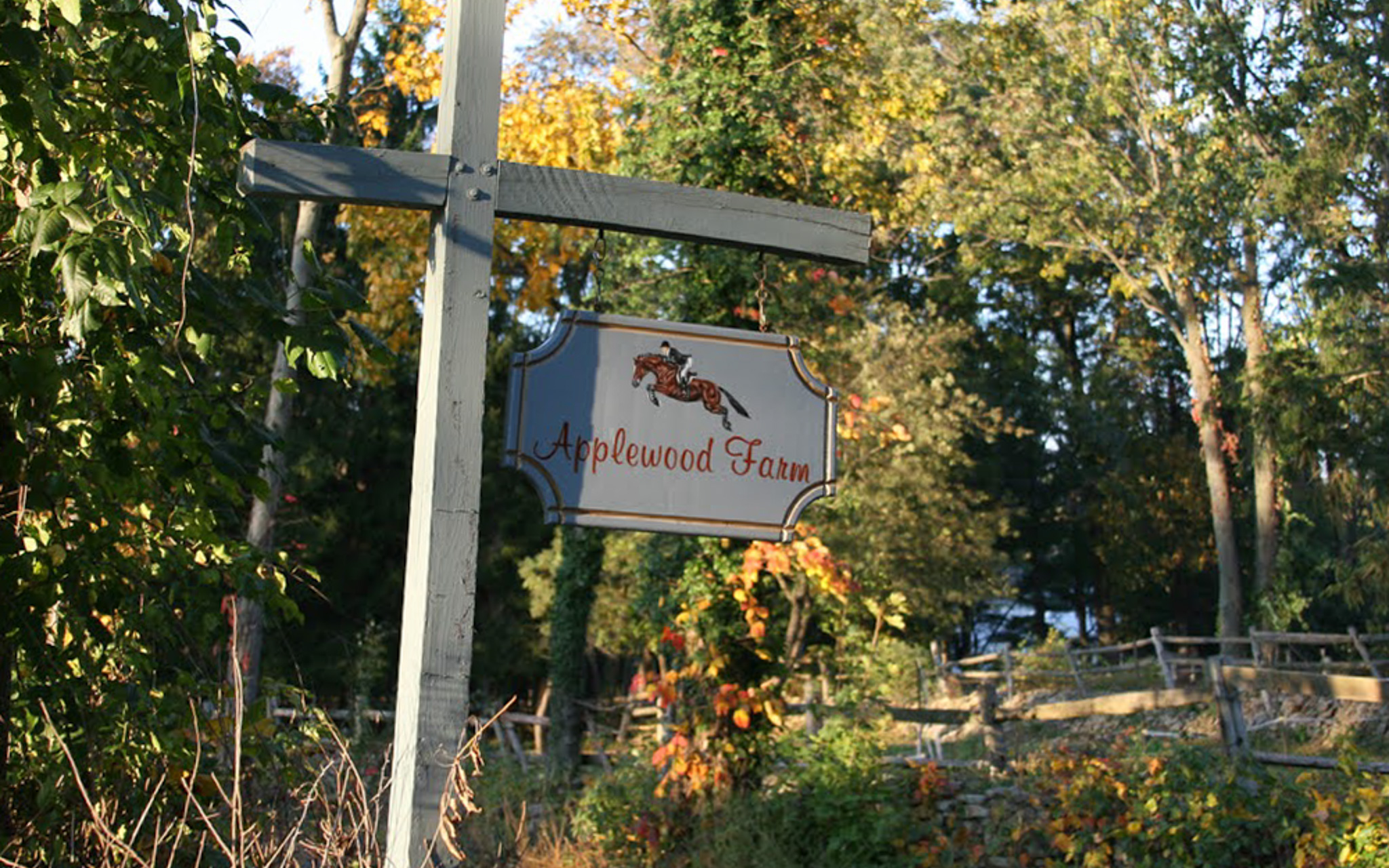 Applewood Farm sign